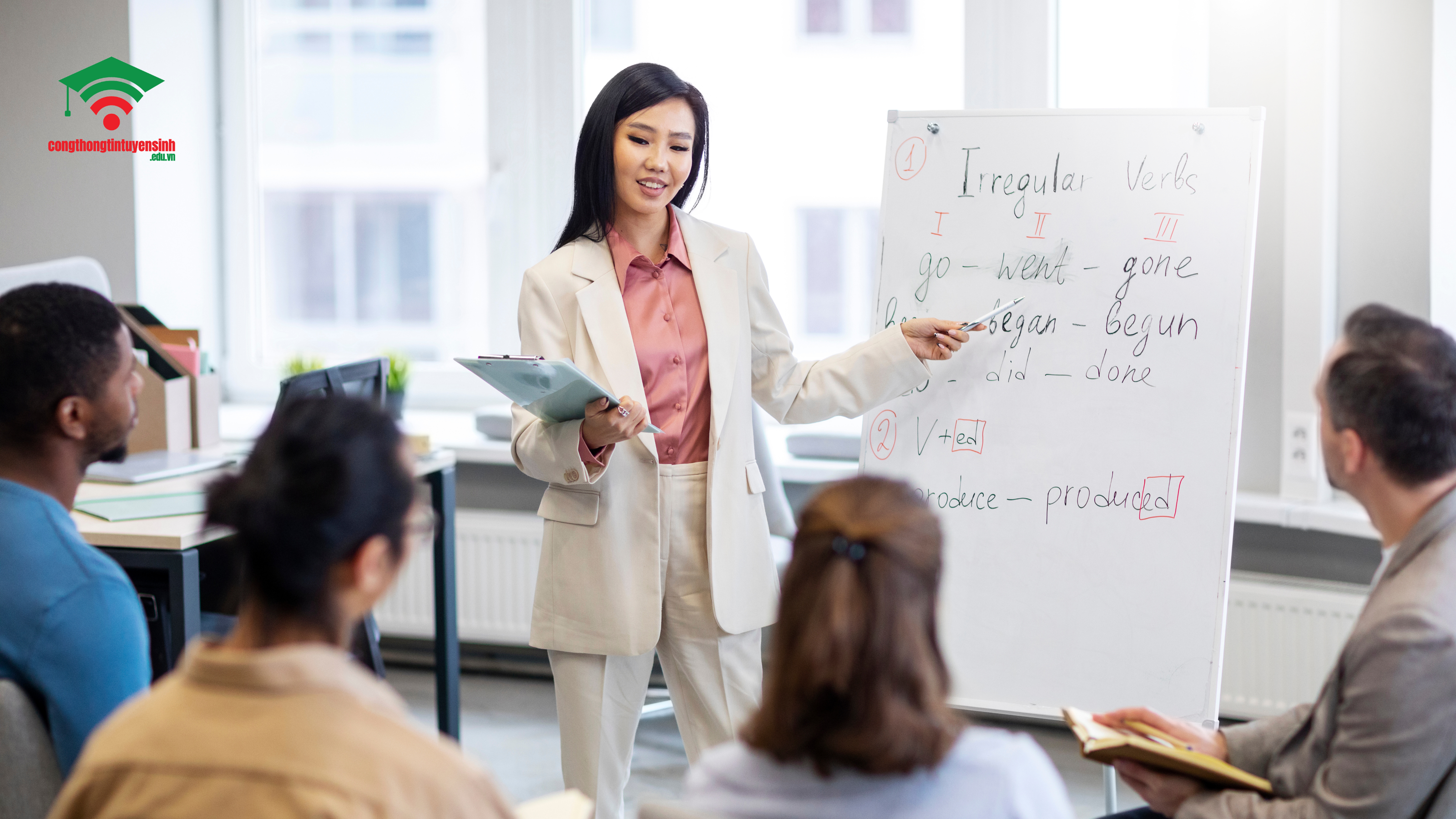 Học ngôn ngữ anh có làm giáo viên được không?