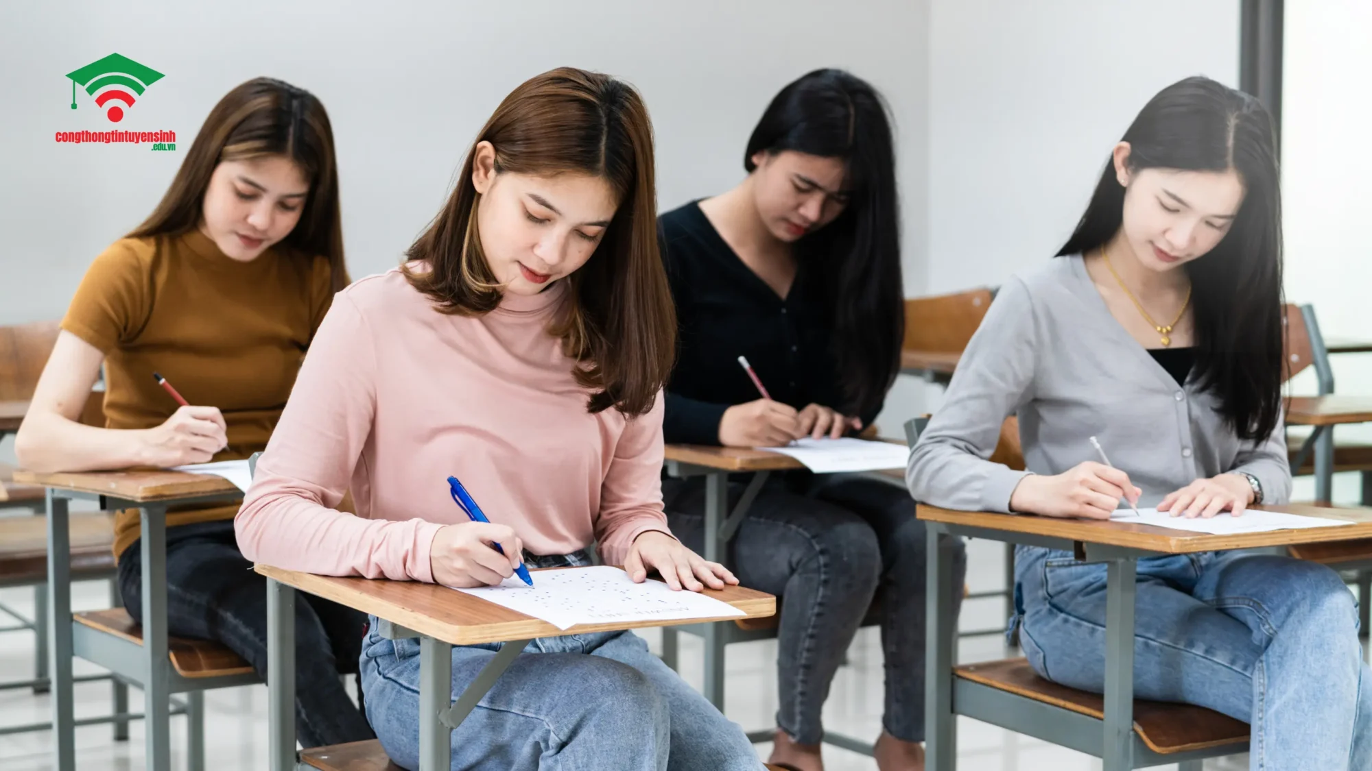Ngành ngôn ngữ anh lấy bao nhiêu điểm?