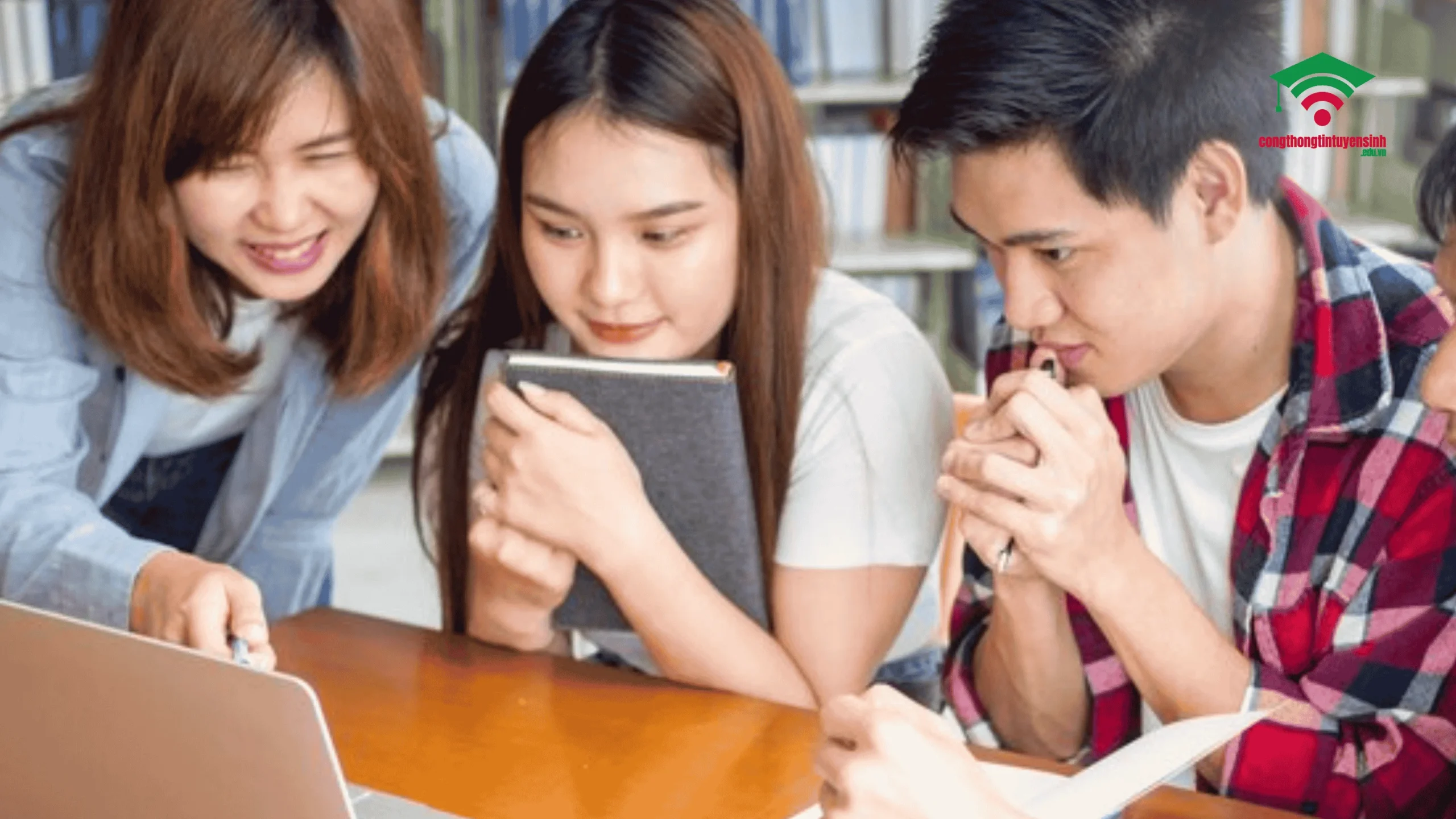 Tương lai của sinh viên học hệ vừa học vừa làm Cơ hội, thách thức và hướng đi đúng đắn