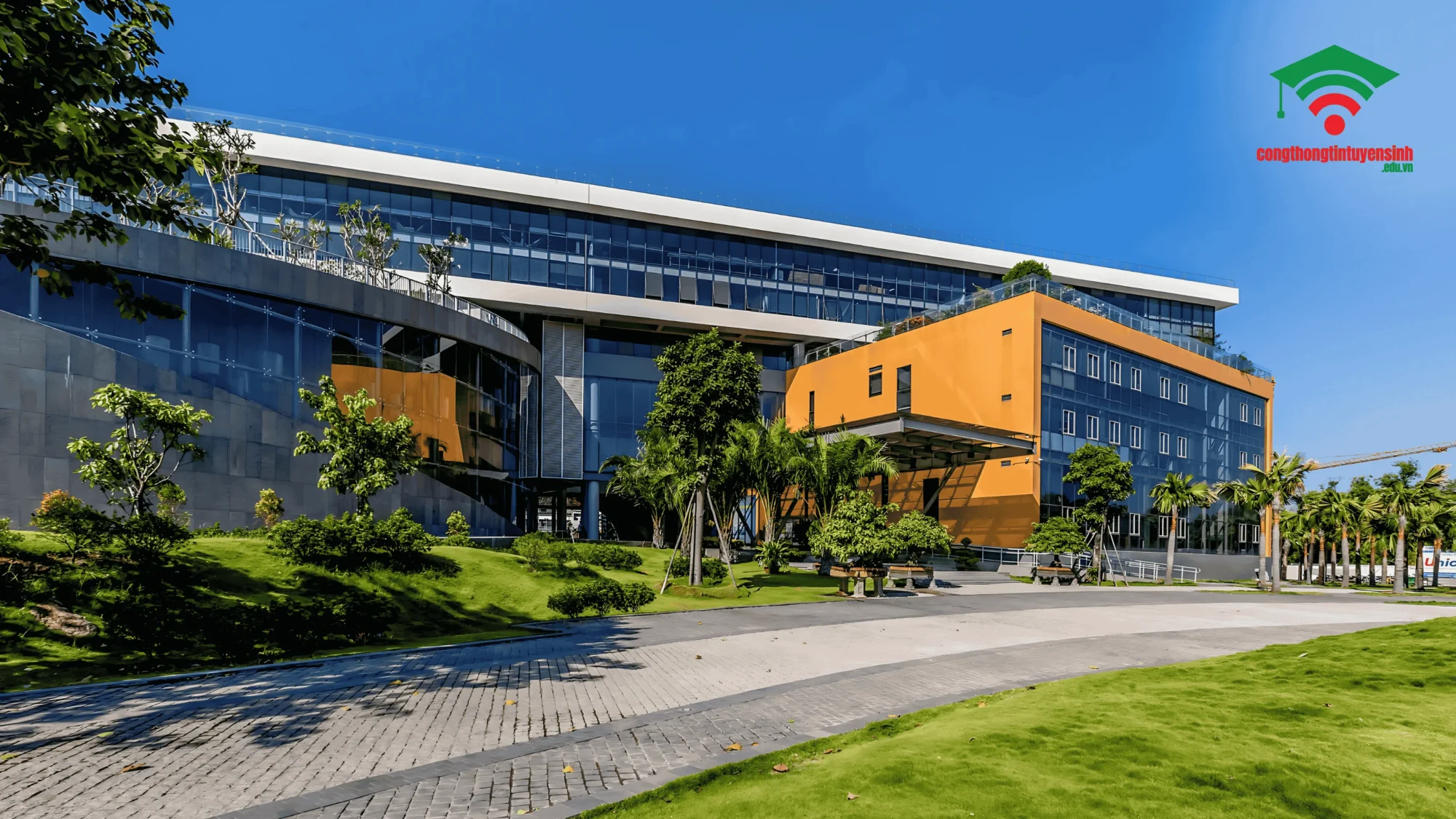 8. Đại học Văn Lang (VLU)