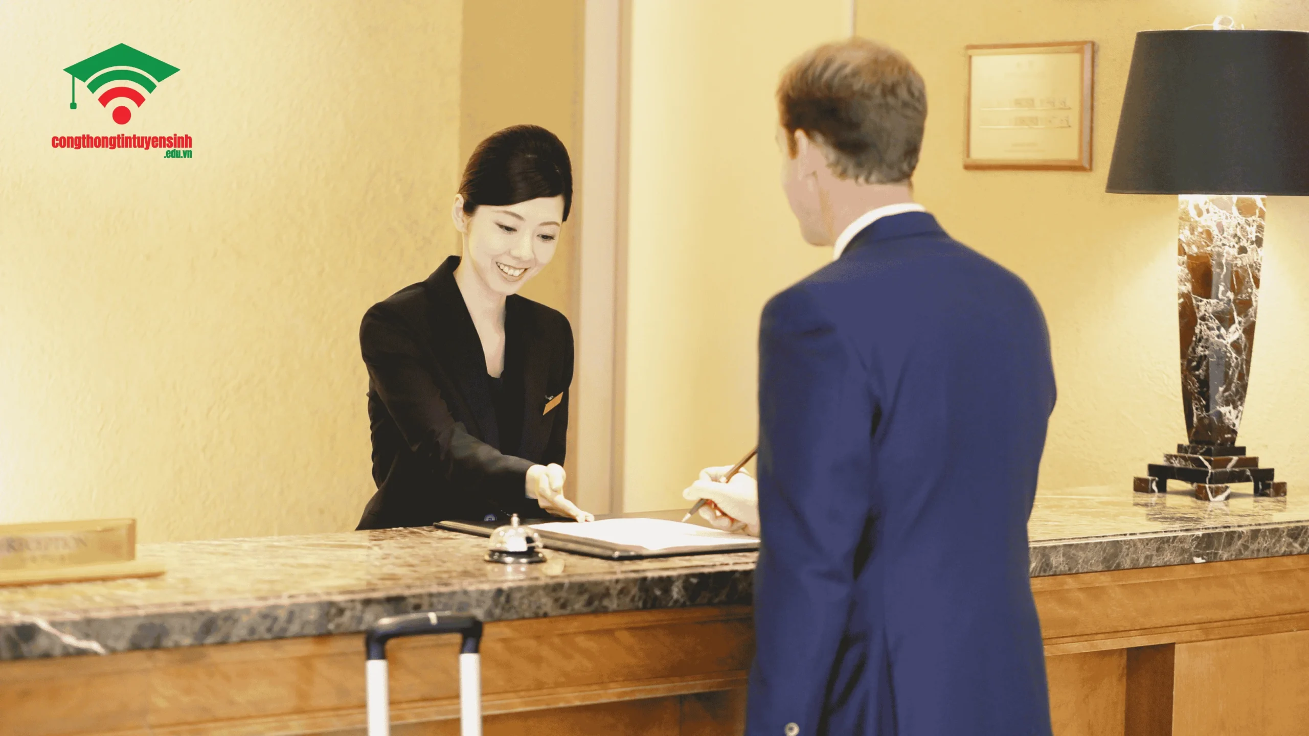 Câu hỏi nên học ngôn ngữ Anh hay quản trị khách sạn