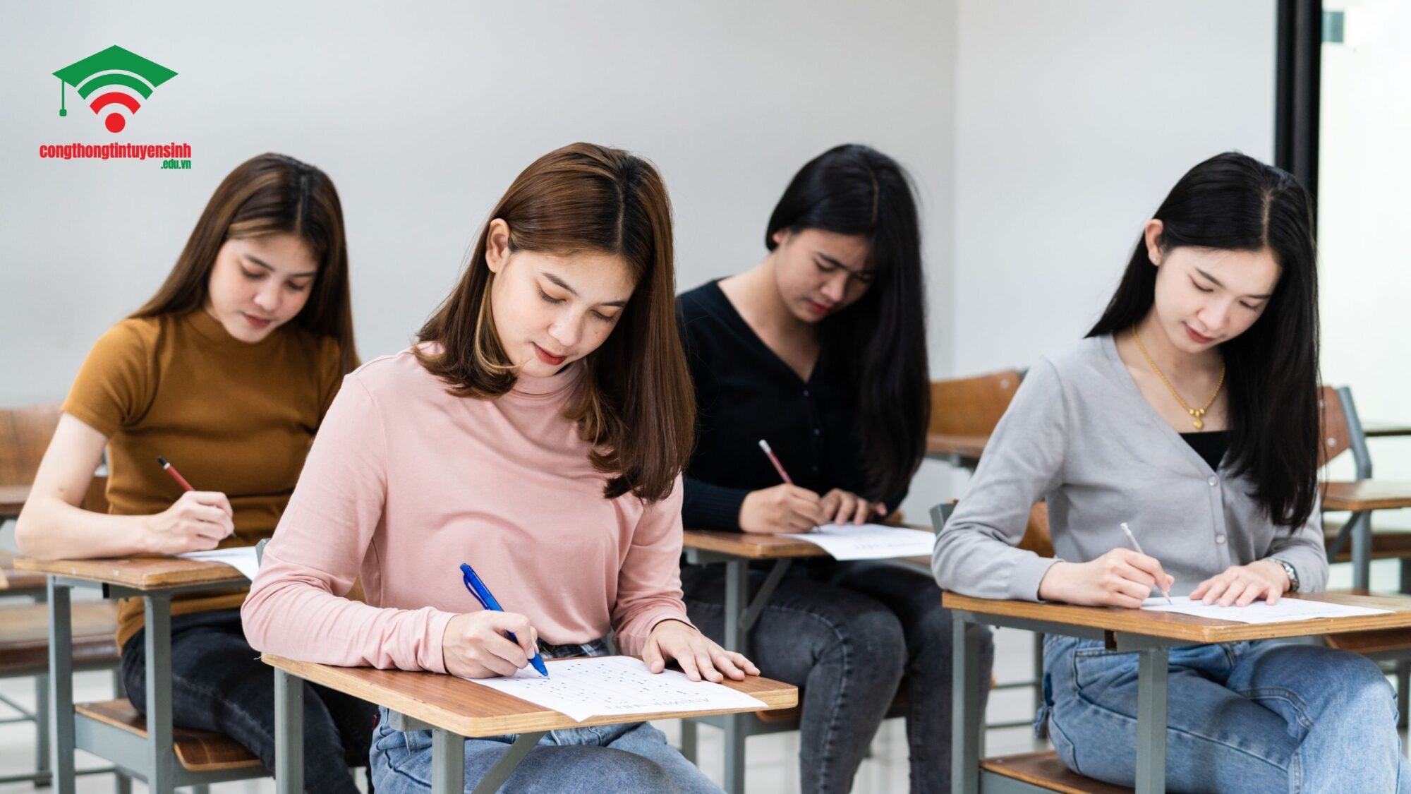 So sánh tổng quan: IELTS vs văn bằng 2 ngành ngôn ngữ Anh